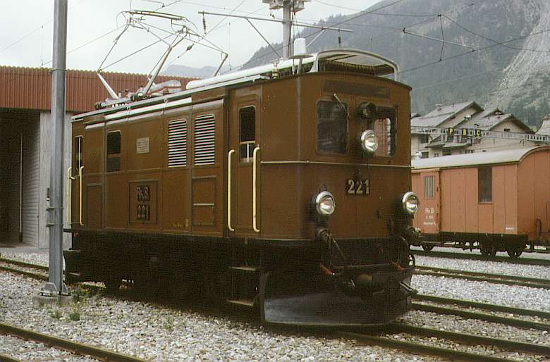 (PICTURE OF Ge2/4 221 IN SAMEDAN 141-078.JPG)